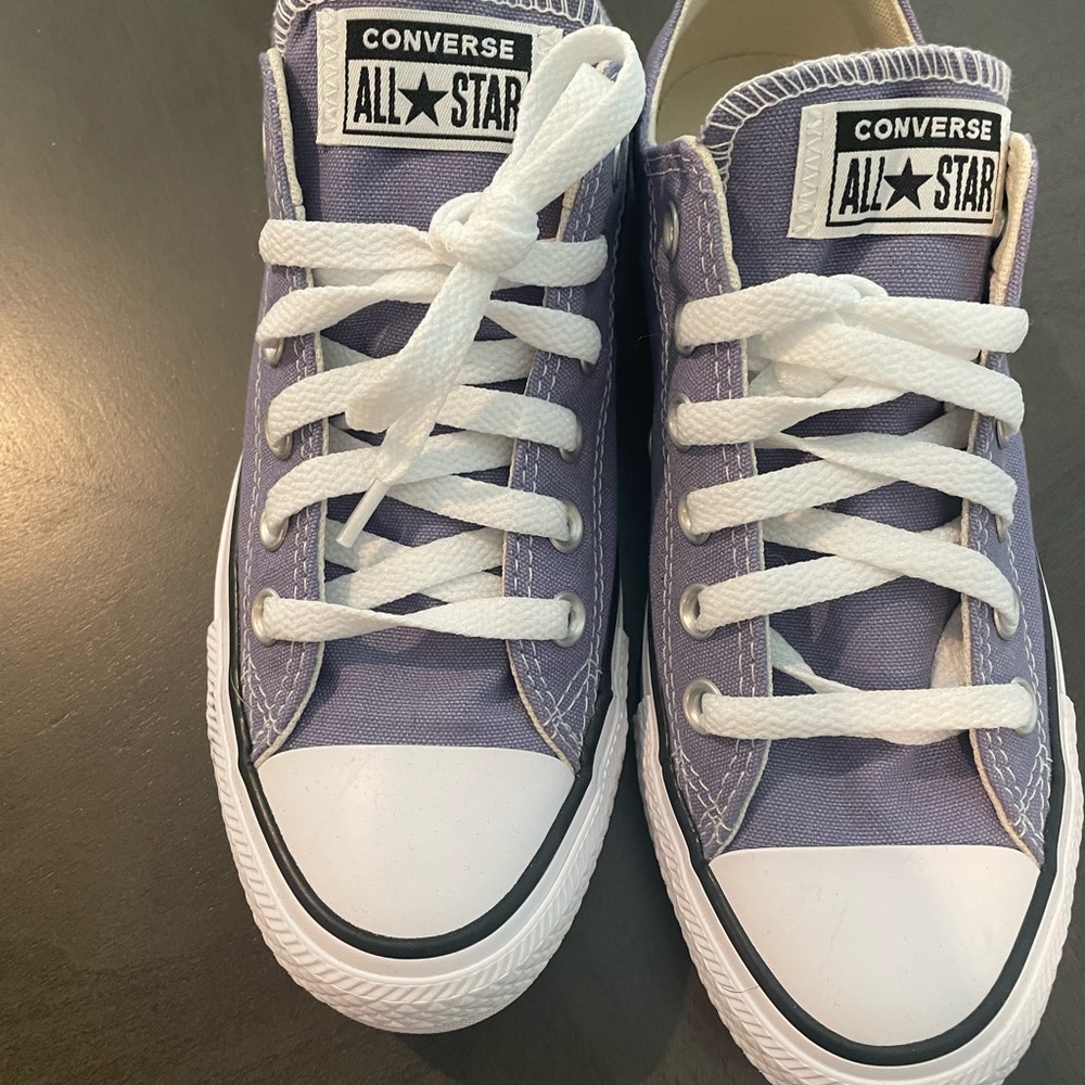 Converse Chuck Taylor All Star Women’s 7  Men’s 5. Excellent condition worn once